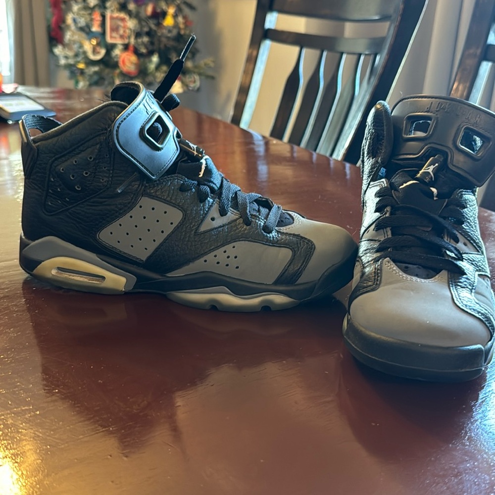Jordan 6 “cool gray” size  5.5 y